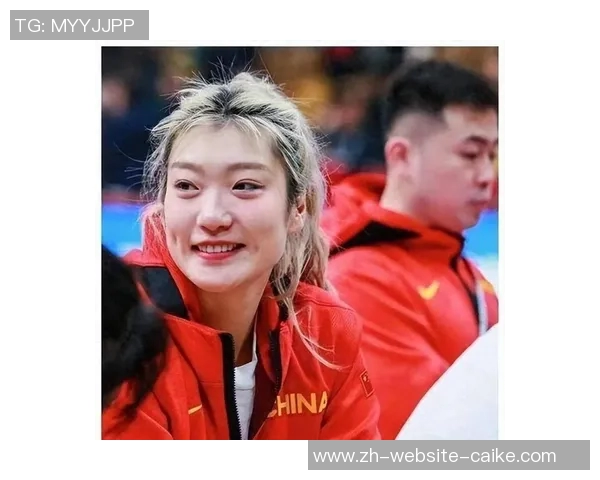 宫鲁鸣坚持女篮自然风采李梦积极遵守新规展现集训纪律之严明